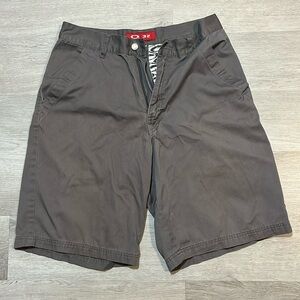 Oakley 32 men’s gray shorts.